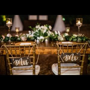 Mr& Mrs sign for wedding!